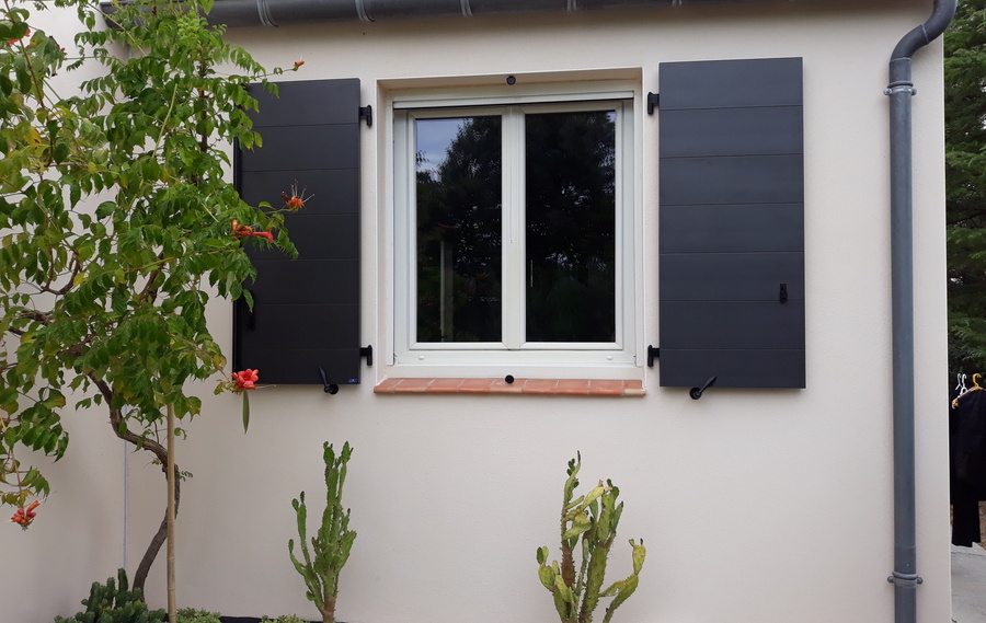 Volets battants épurés à Valence