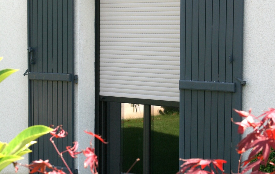 Volets battants roulants et occultants à Valence